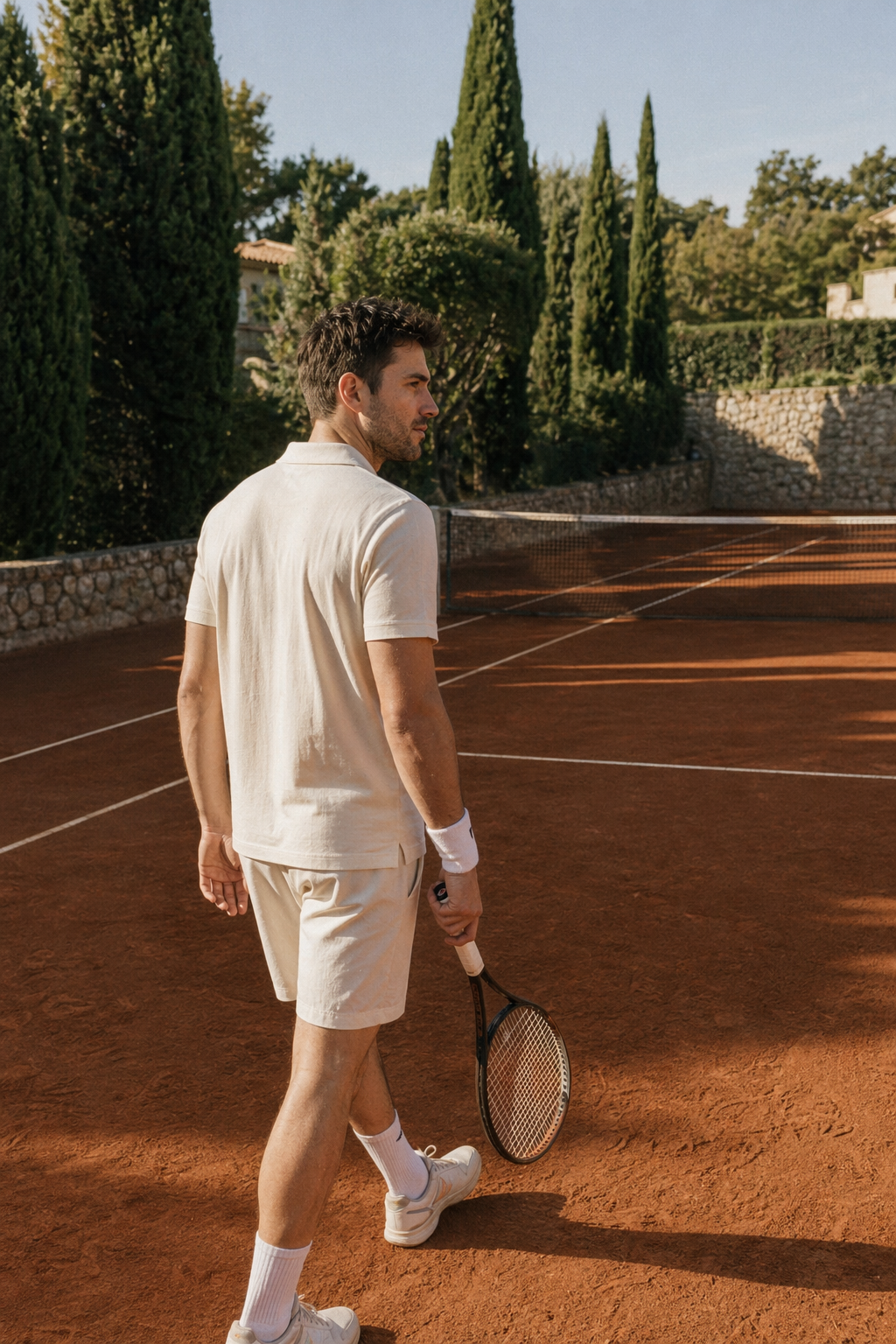 Tennis Riviera — Clay court serve